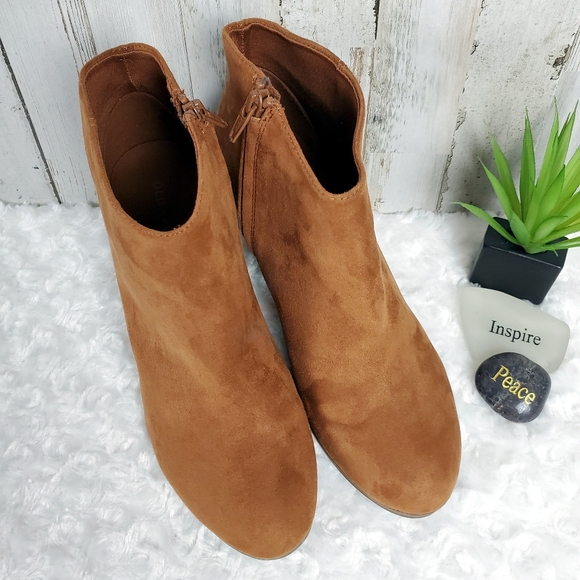Old Navy Suede Heeled Booties Size 9 - Picture 10 of 10